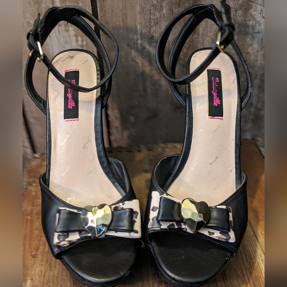 Betseyville wedge platforms